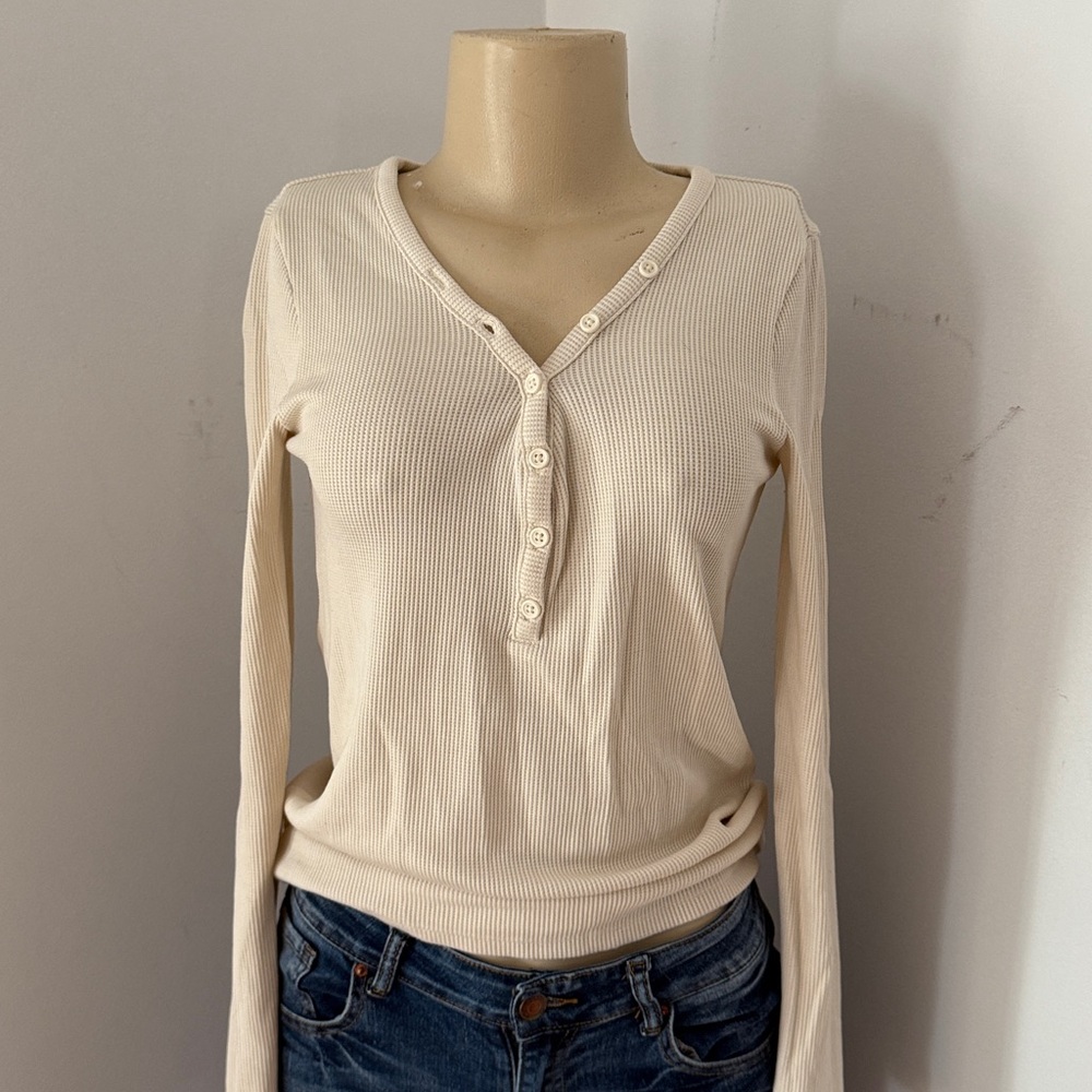 American Eagle Outfitters Cream Long Sleeve Tee